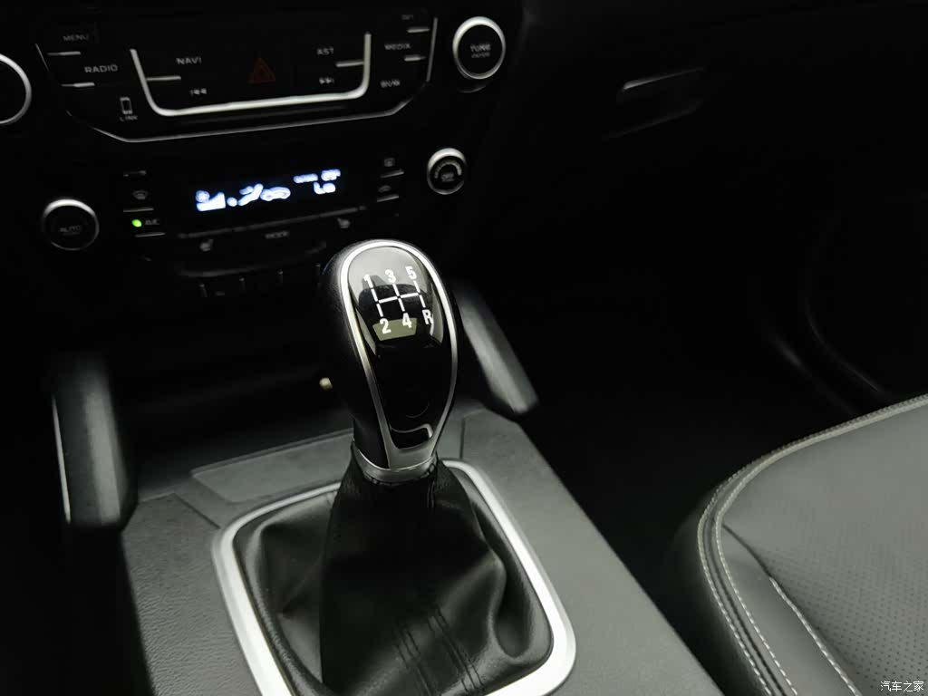 Geely X6, 2016 13