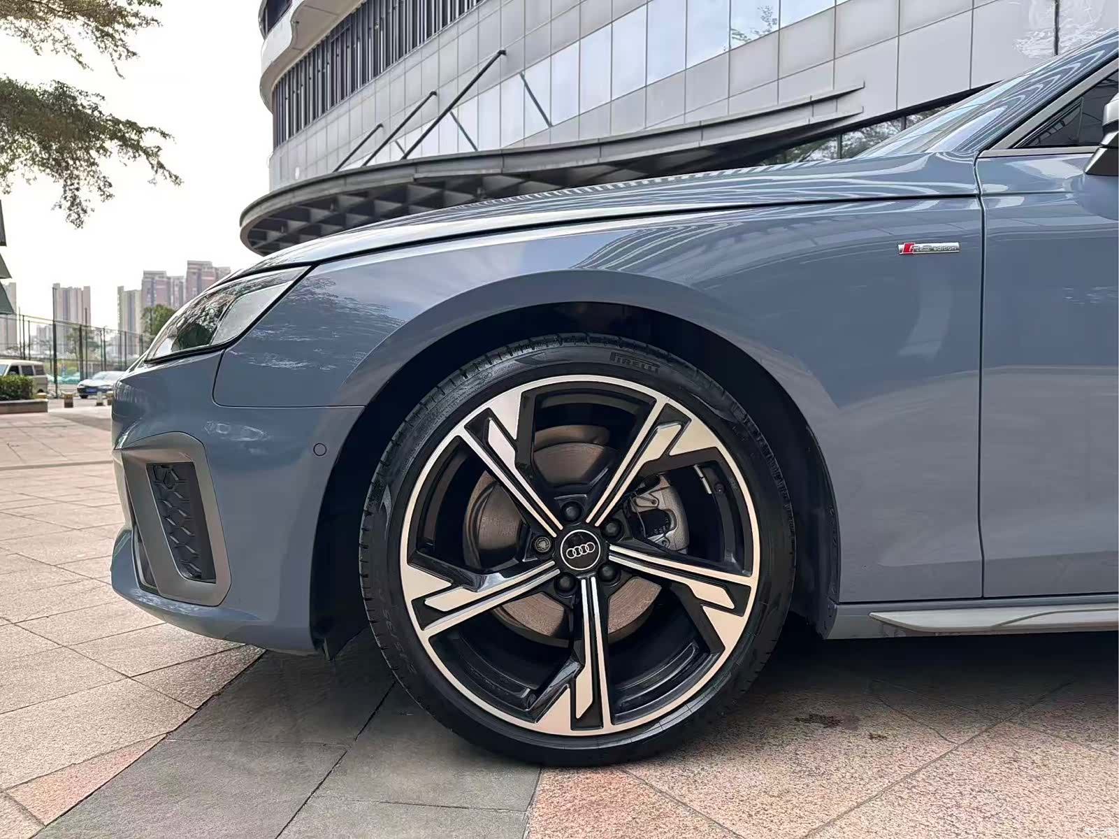 Audi A4L, 2022 все фото