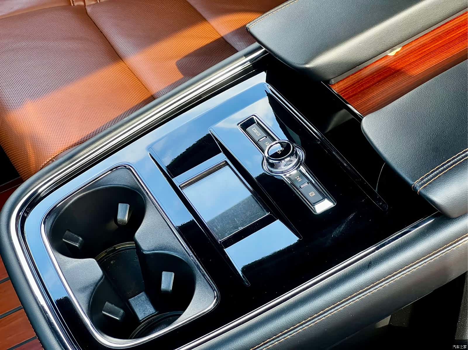 Lincoln Navigator, 2020 23