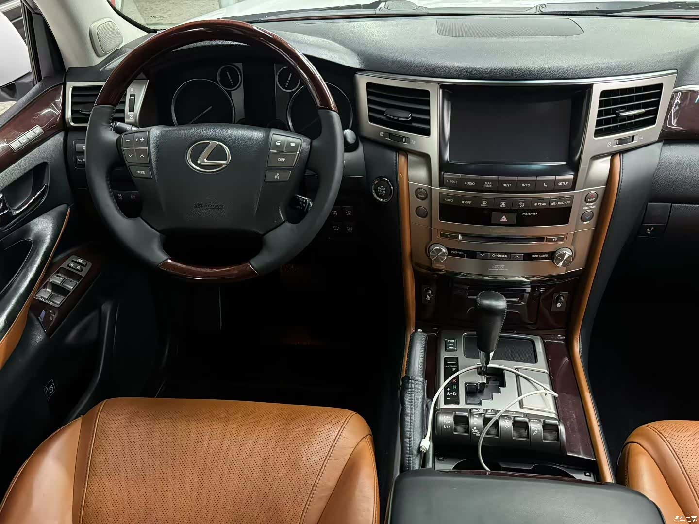 Lexus LX, 2012 все фото