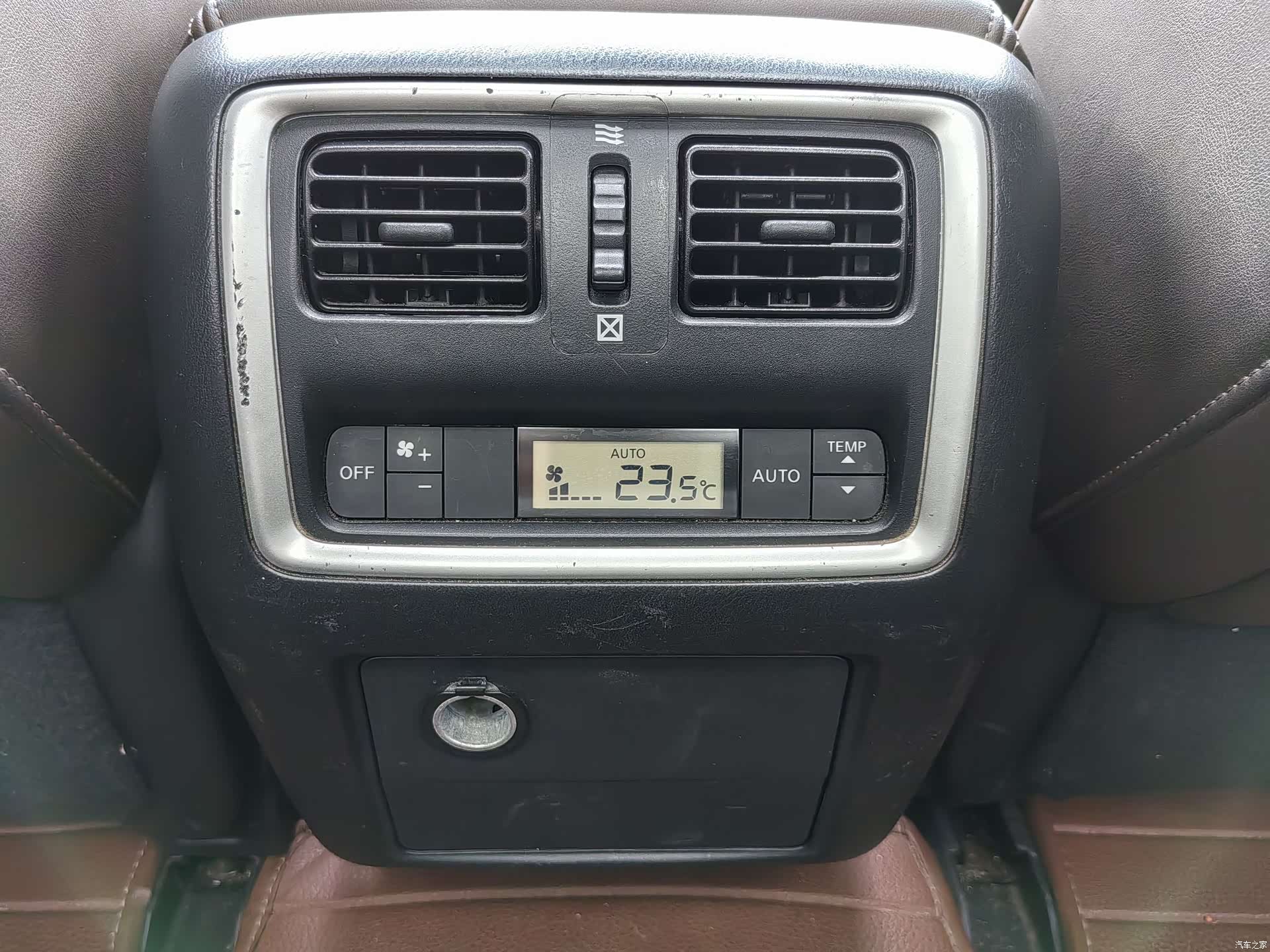 Infiniti JX35, 2014 24