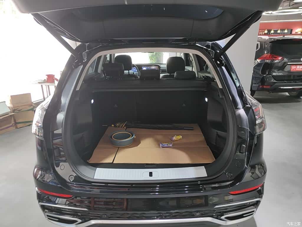 Hongqi HS5, 2025 19