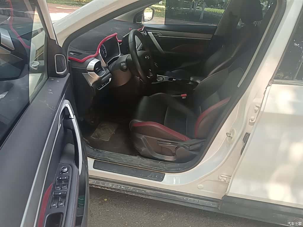 Geely Coolray, 2022 16