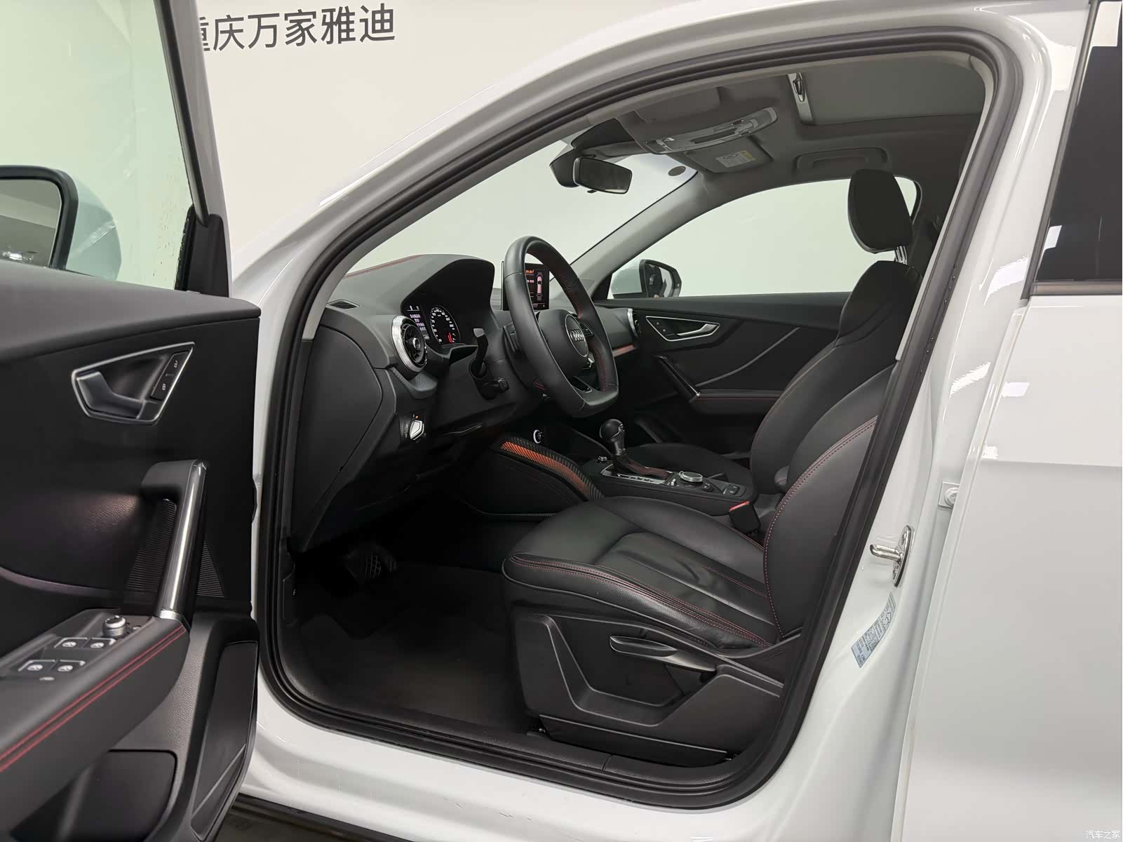 Audi Q2L, 2025 10