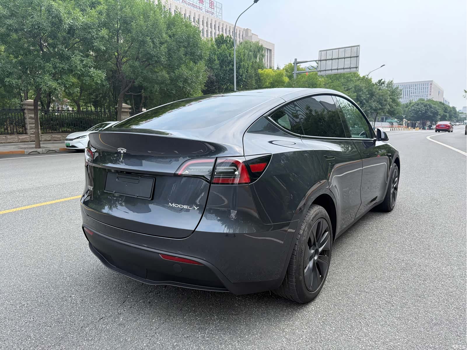 Tesla Model Y, 2024 6