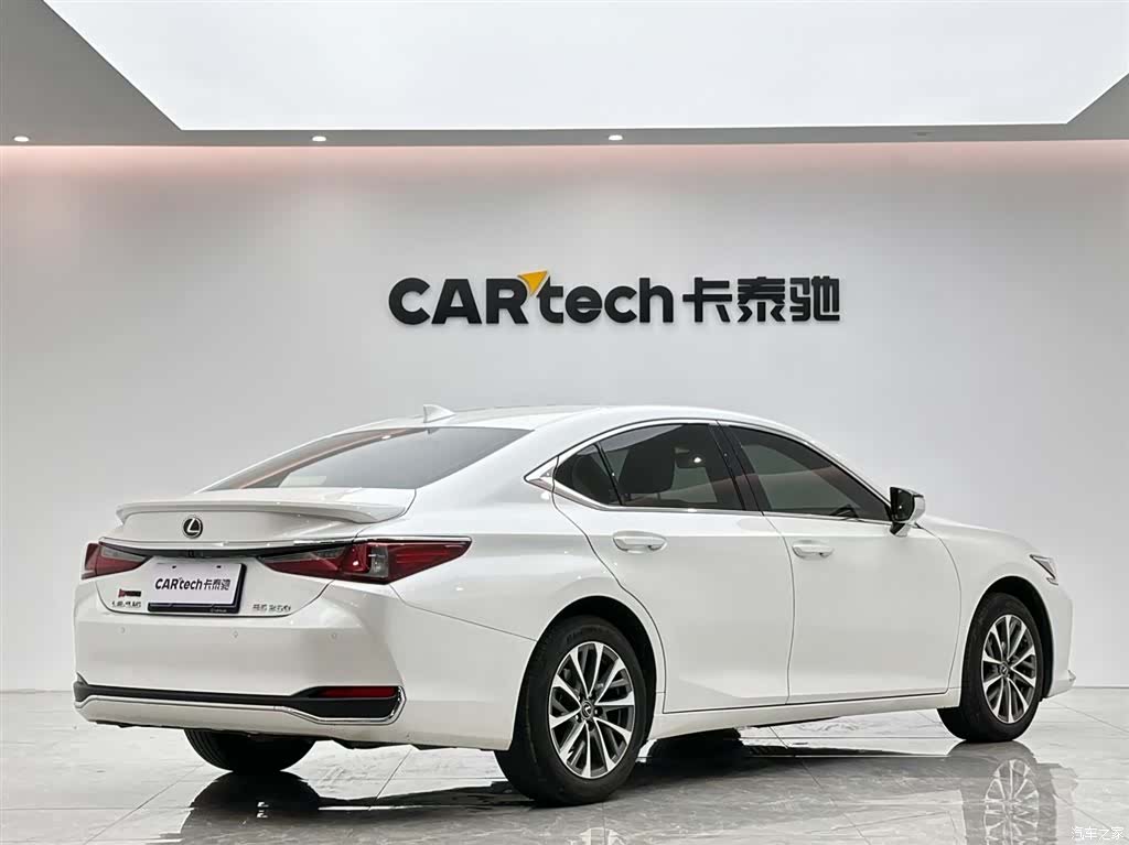 Lexus ES, 2024 все фото