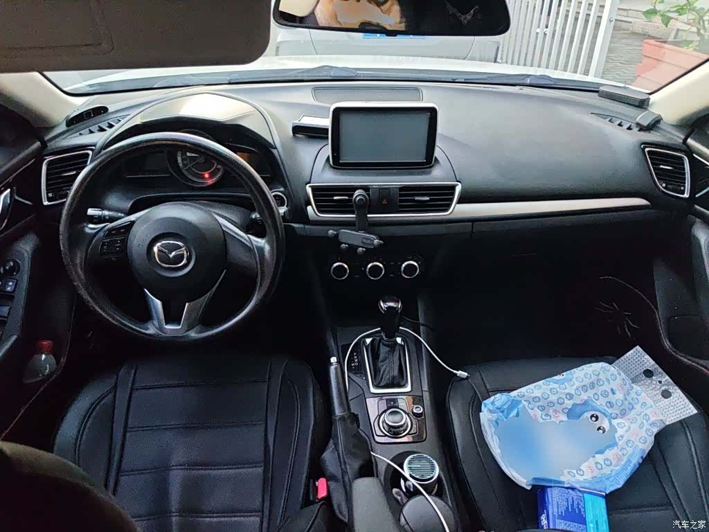 Mazda Mazda3, 2015 10