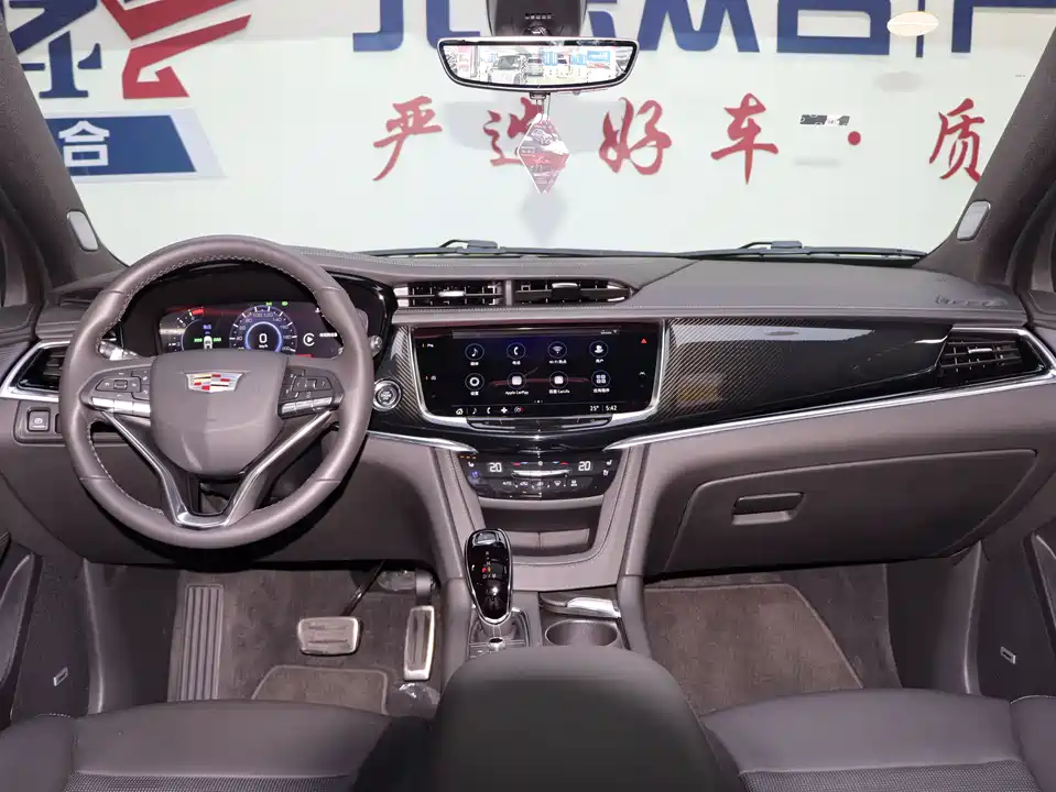 Cadillac XT6