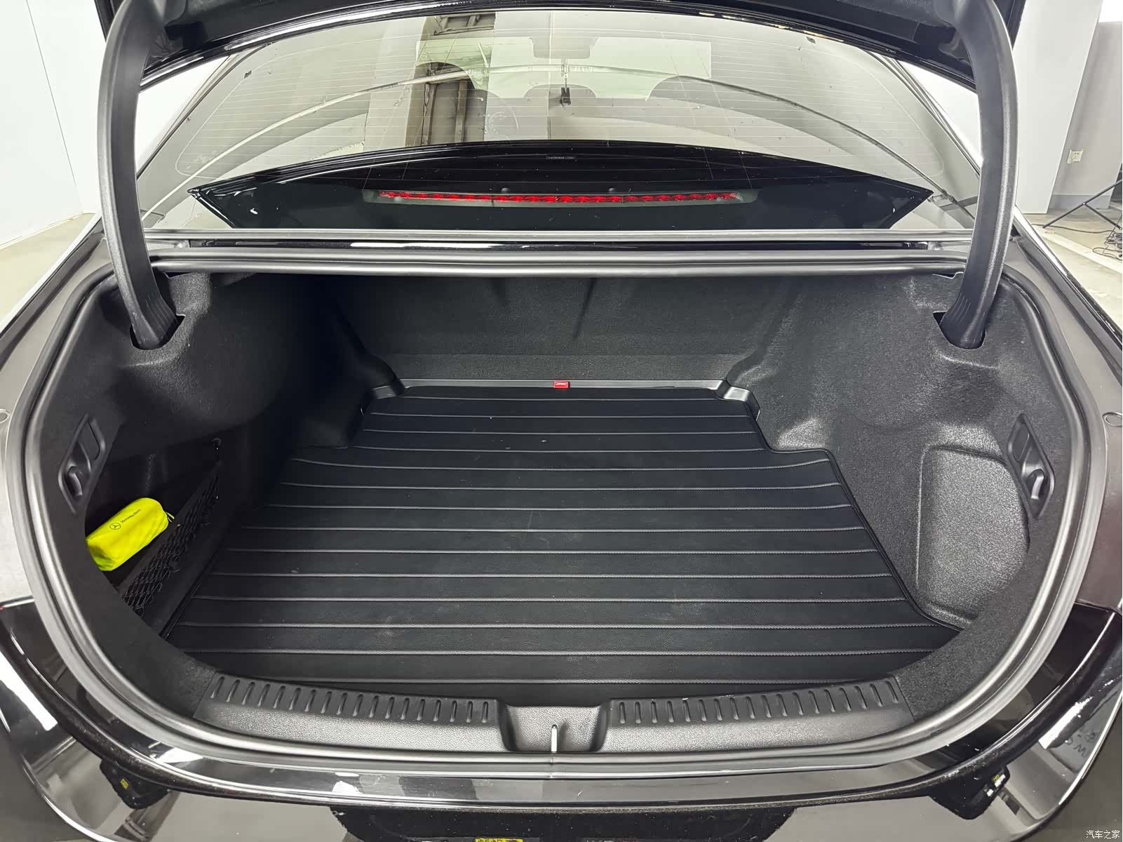 Mercedes-Benz E-Class, 2024 17