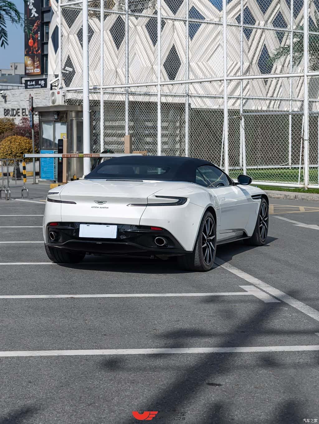 Aston Martin DB11, 2019 4