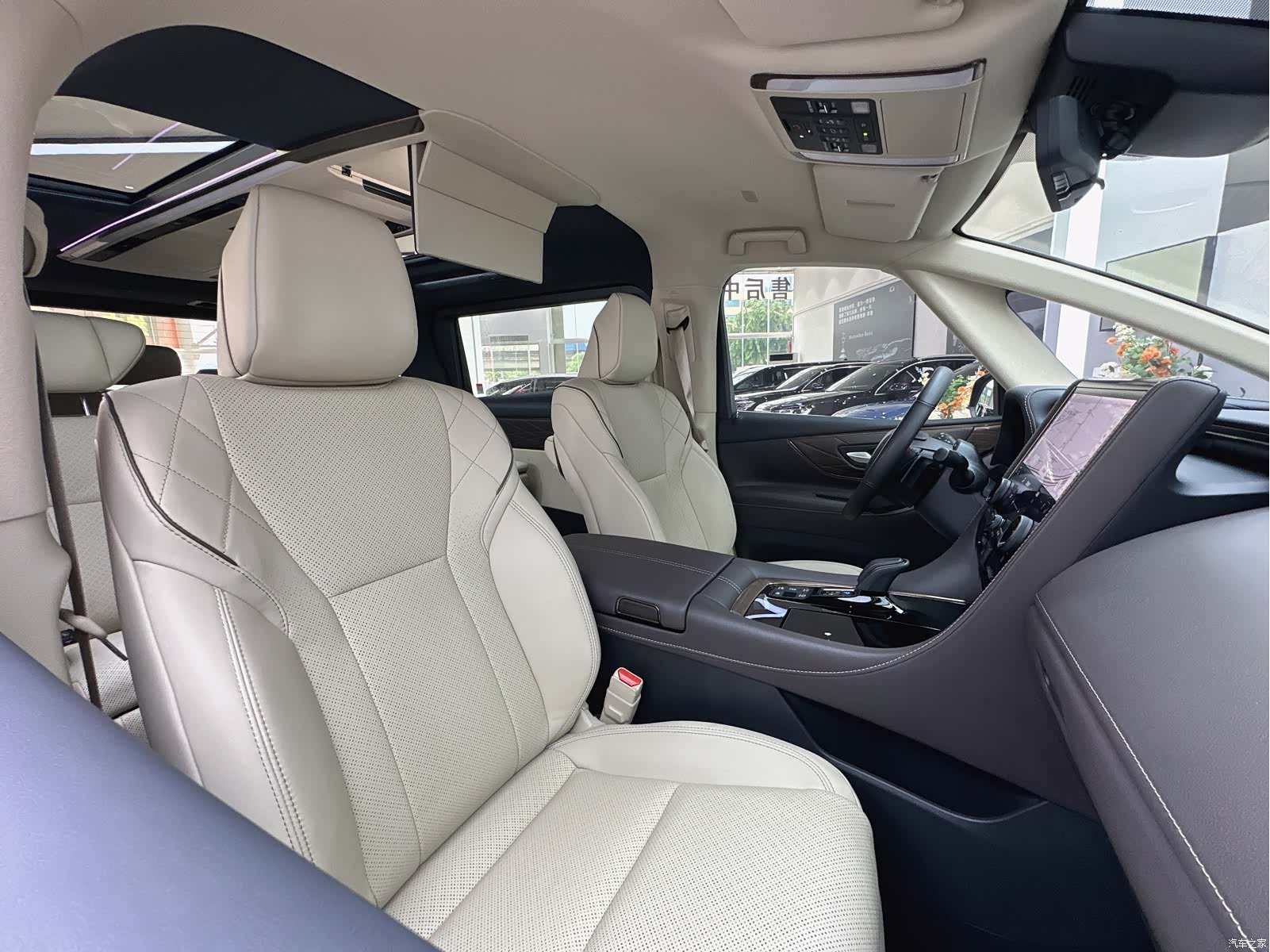 Toyota Vellfire, 2024 22