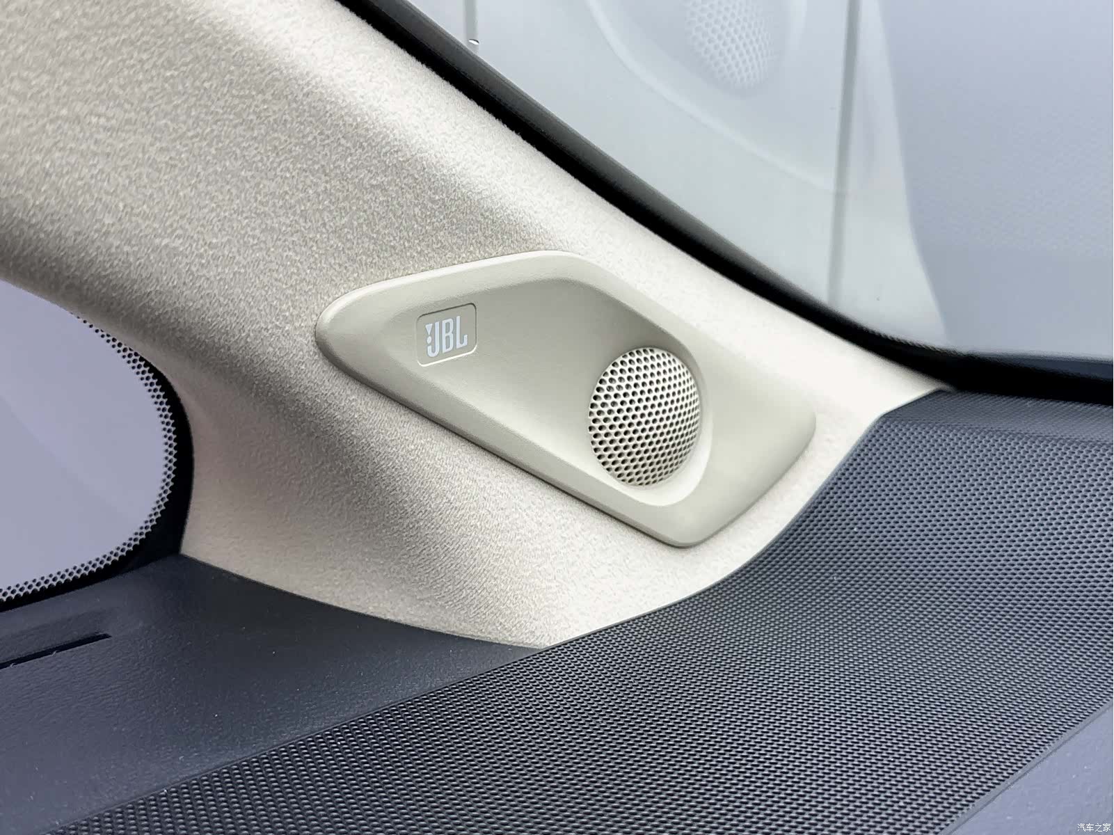 Toyota Vellfire, 2024 9