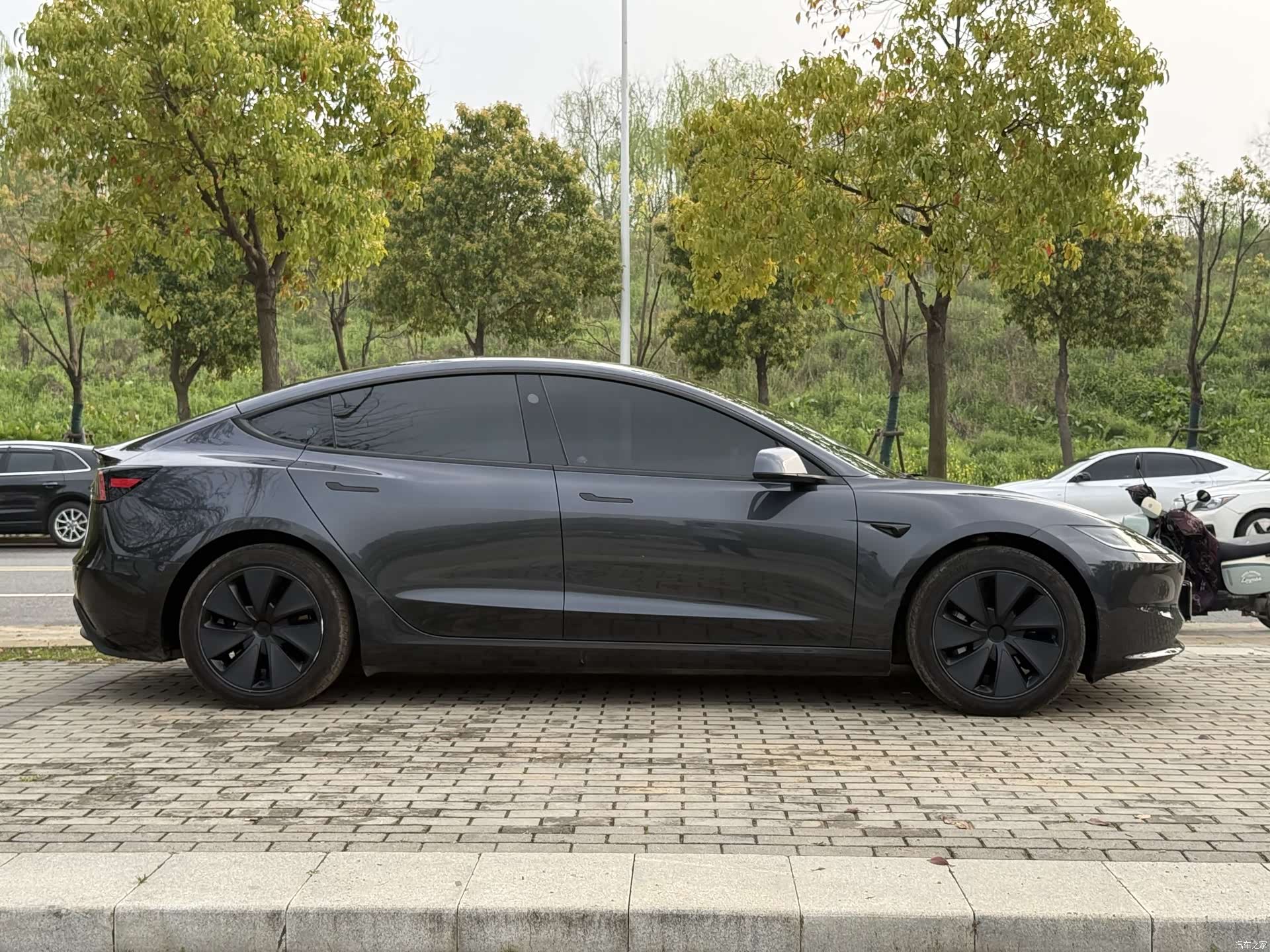 Tesla Model 3, 2025 4