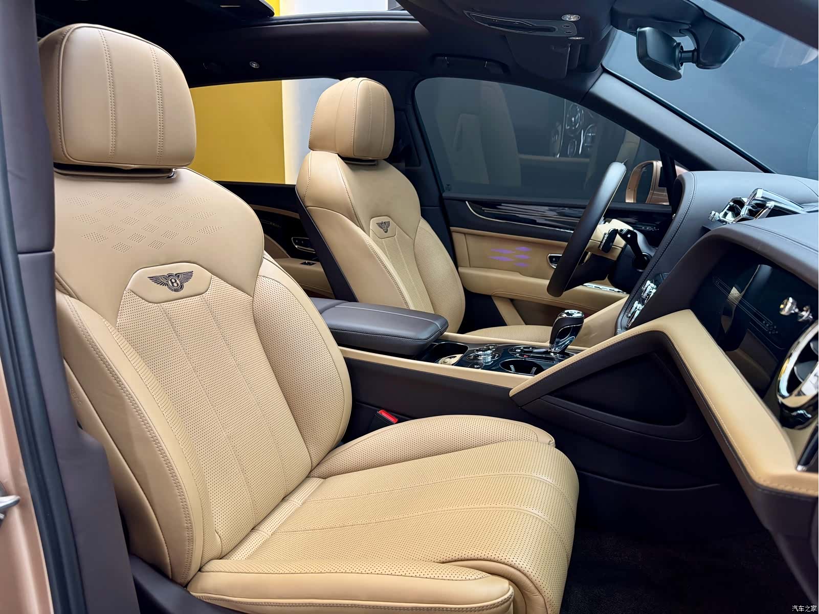 Bentley Bentayga, 2023 13