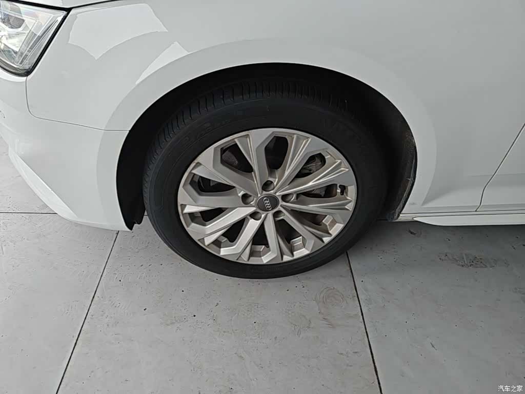 Audi A4L, 2019 23