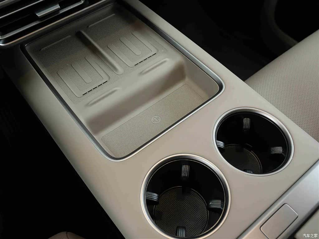 Li Auto MEGA, 2025 11