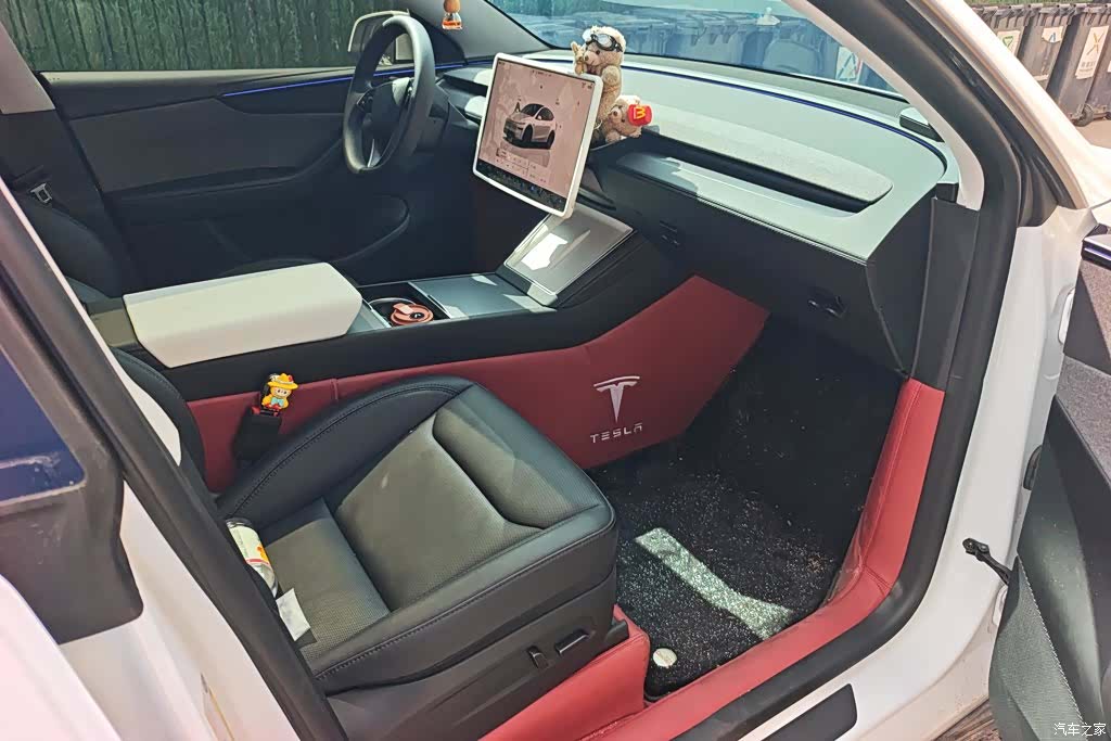 Tesla Model Y, 2025 8
