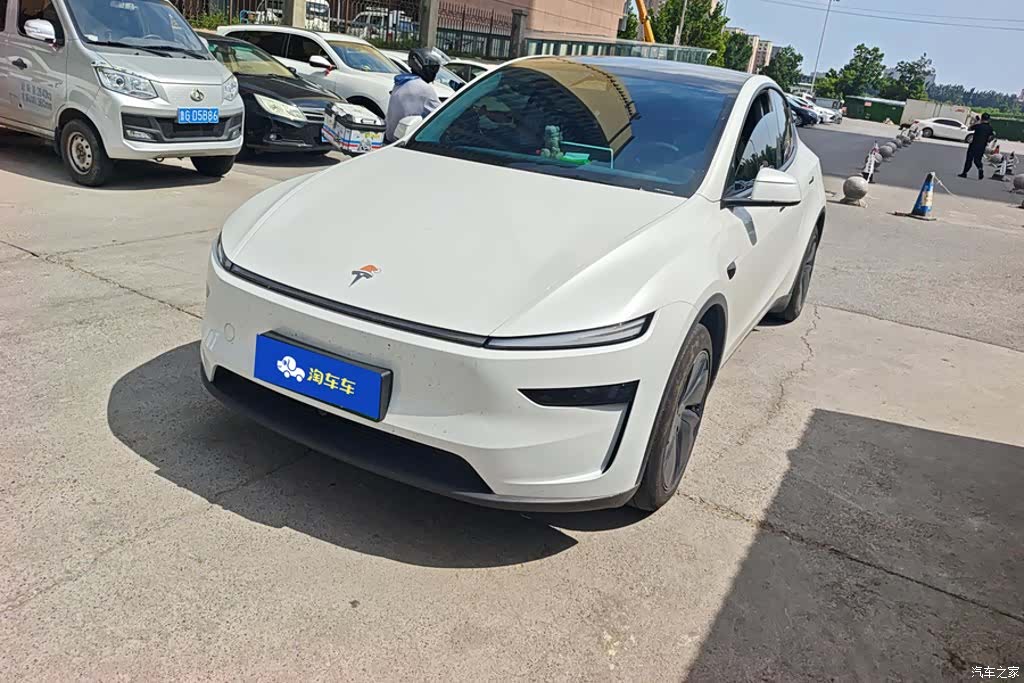 Tesla Model Y, 2025 1