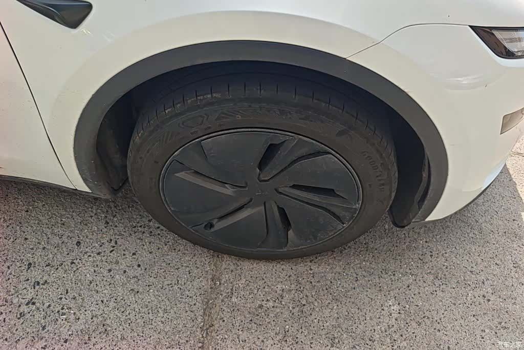 Tesla Model Y, 2025 6