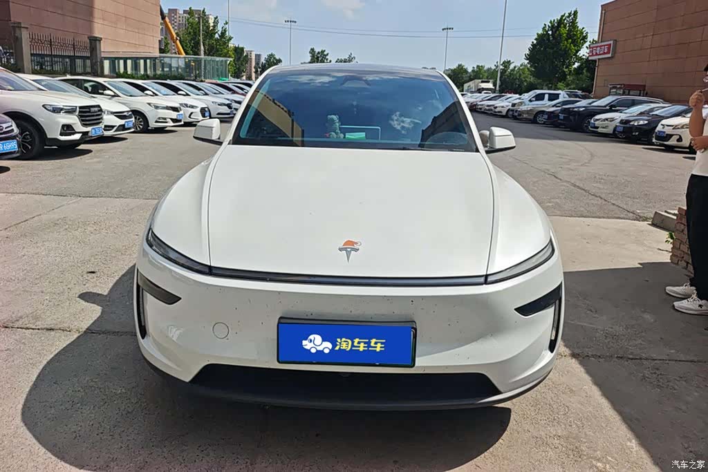 Tesla Model Y, 2025 2