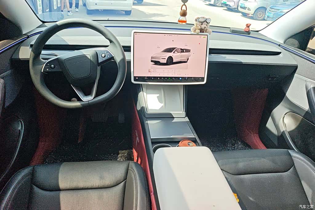 Tesla Model Y, 2025 12