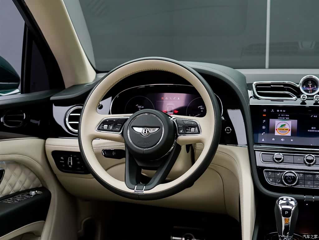 Bentley Bentayga, 2022 14