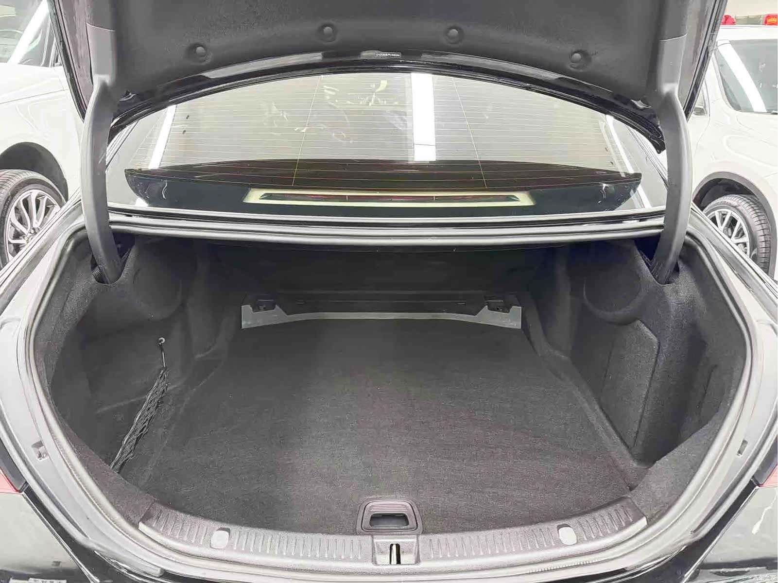 Mercedes-Benz E-Class, 2023 21
