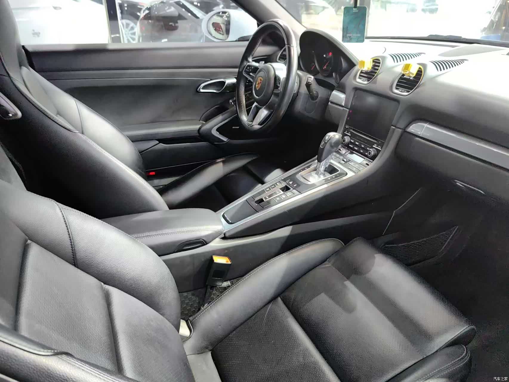 Porsche Boxster, 2018 все фото