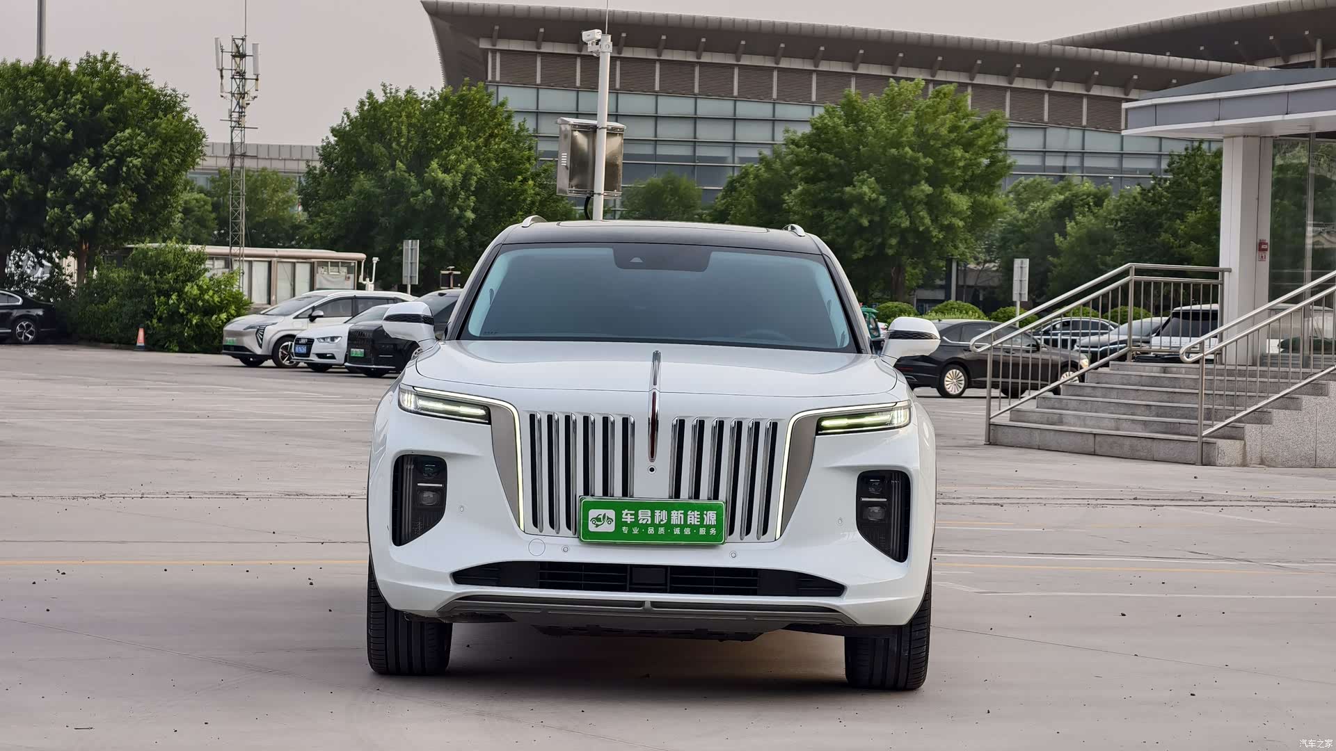 Hongqi E-HS9, 2022 2