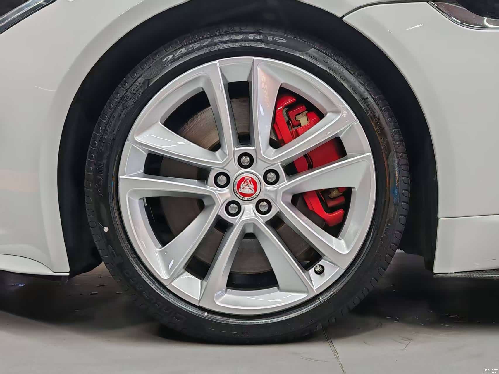 Jaguar F-TYPE, 2015 6