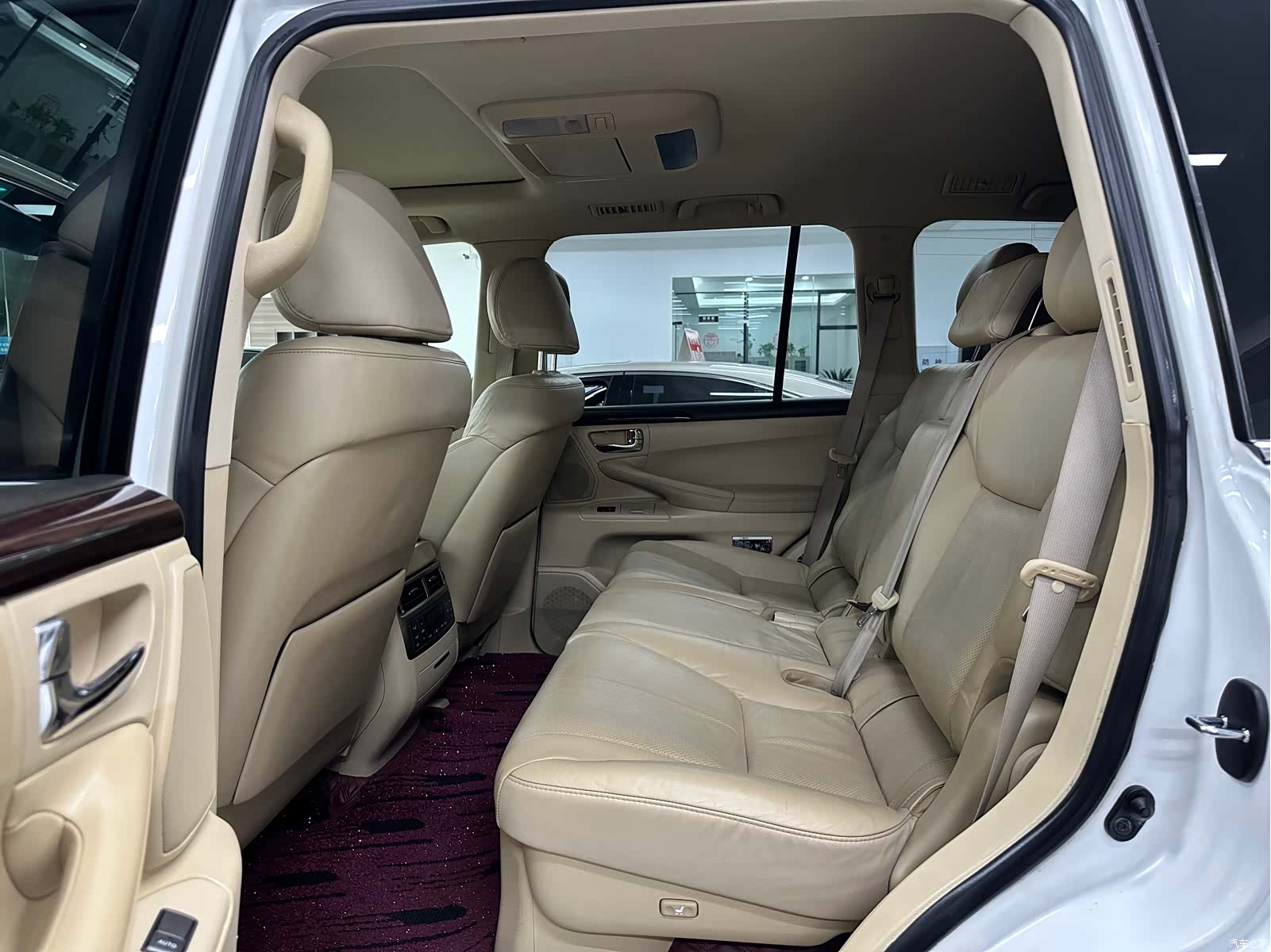 Lexus LX, 2011 11