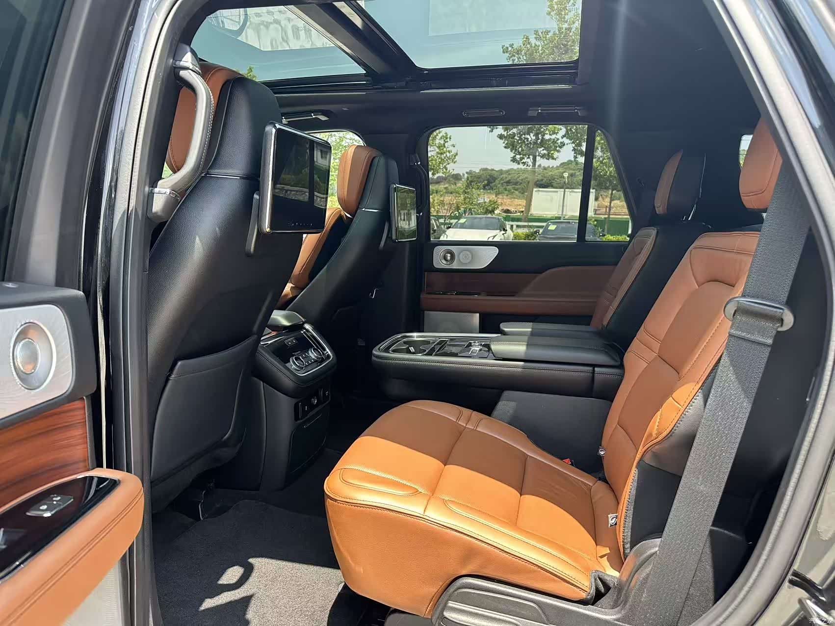 Lincoln Navigator, 2019 8