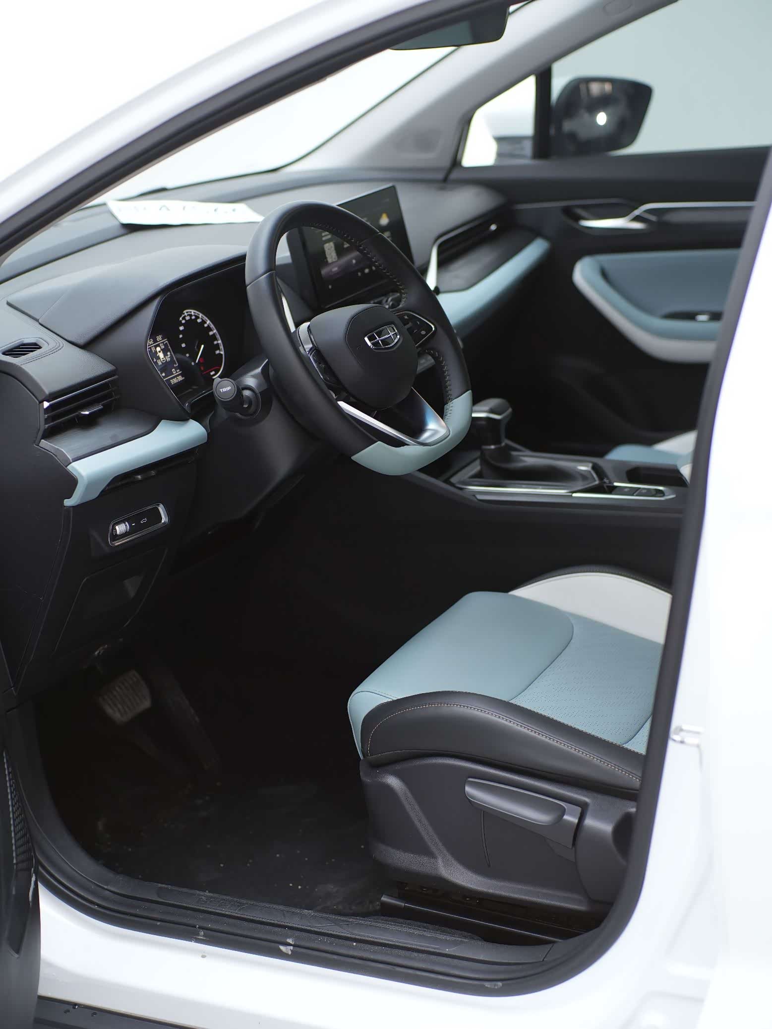Geely Emgrand, 2022 16