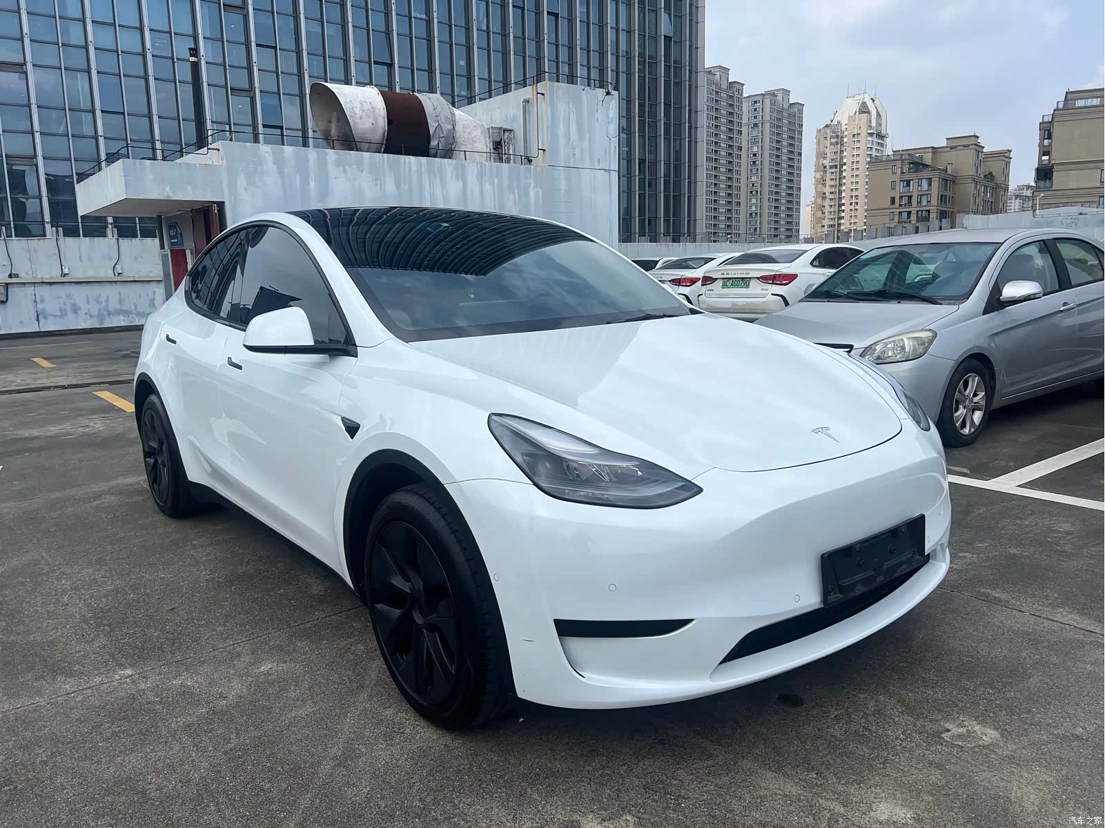 Tesla Model Y, 2023 3