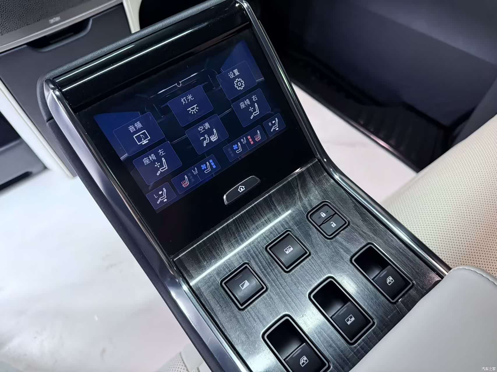 Lexus LM, 2021 16