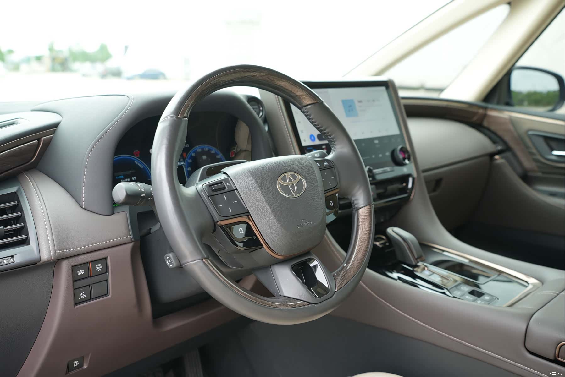 Toyota Alphard, 2023 15