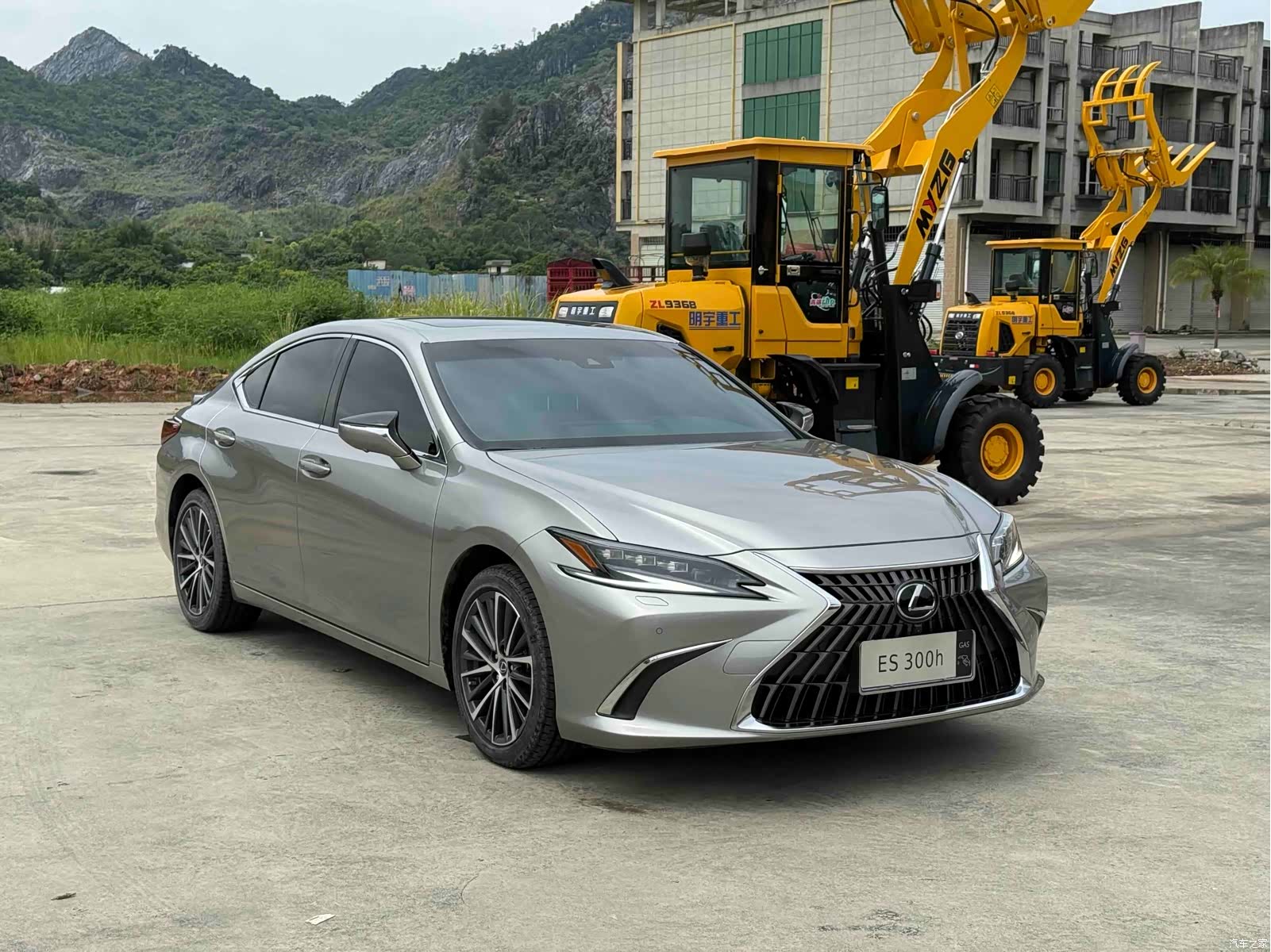 Lexus ES, 2024 3