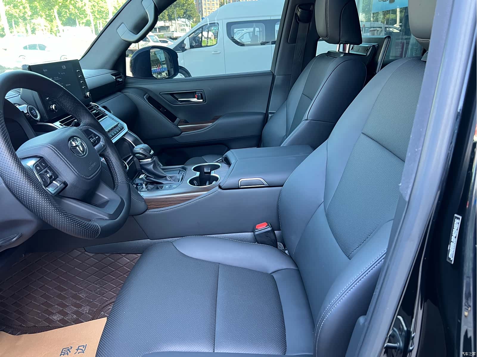 Toyota Land Cruiser, 2024 все фото