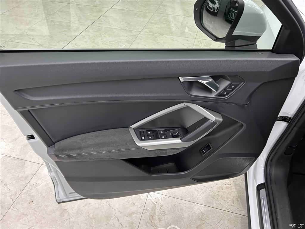 Audi Q3, 2022 10