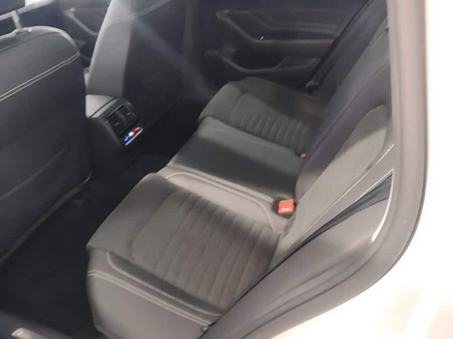Volkswagen Passat 2023, фото 17
