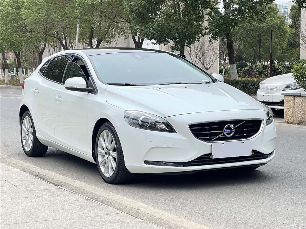 Volvo V40, 2015 4