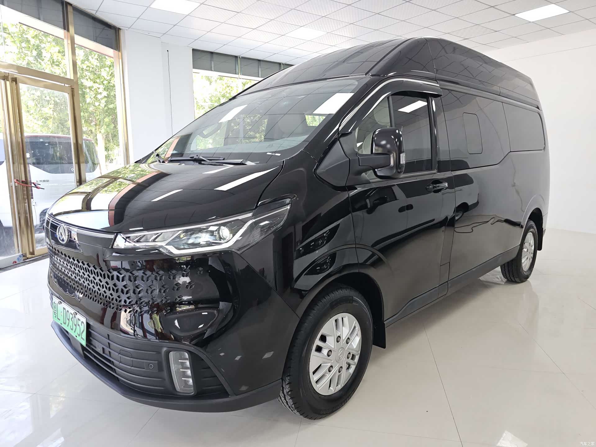 Maxus EV70
