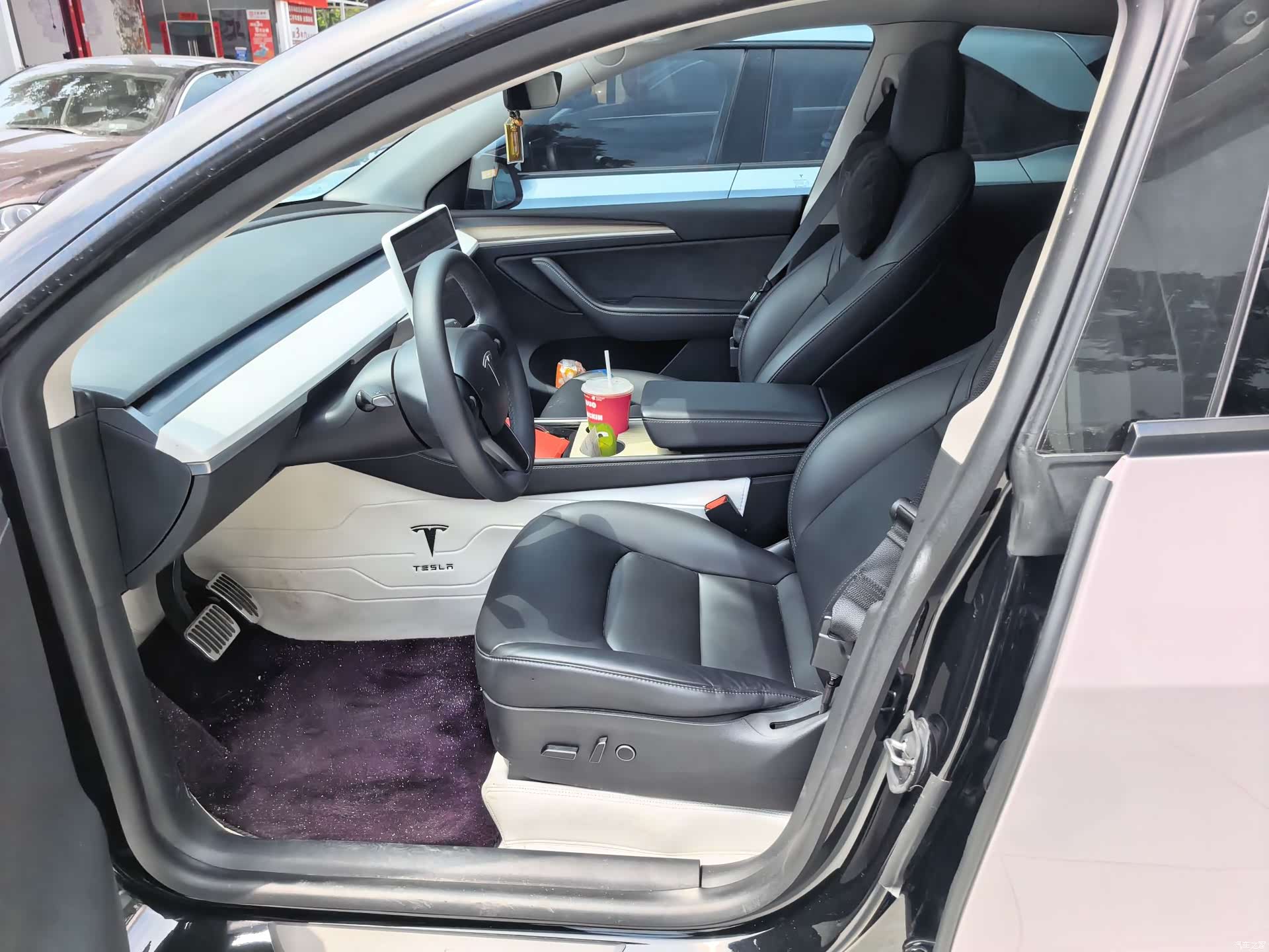 Tesla Model Y, 2021 все фото