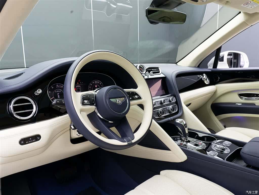 Bentley Bentayga, 2026 11