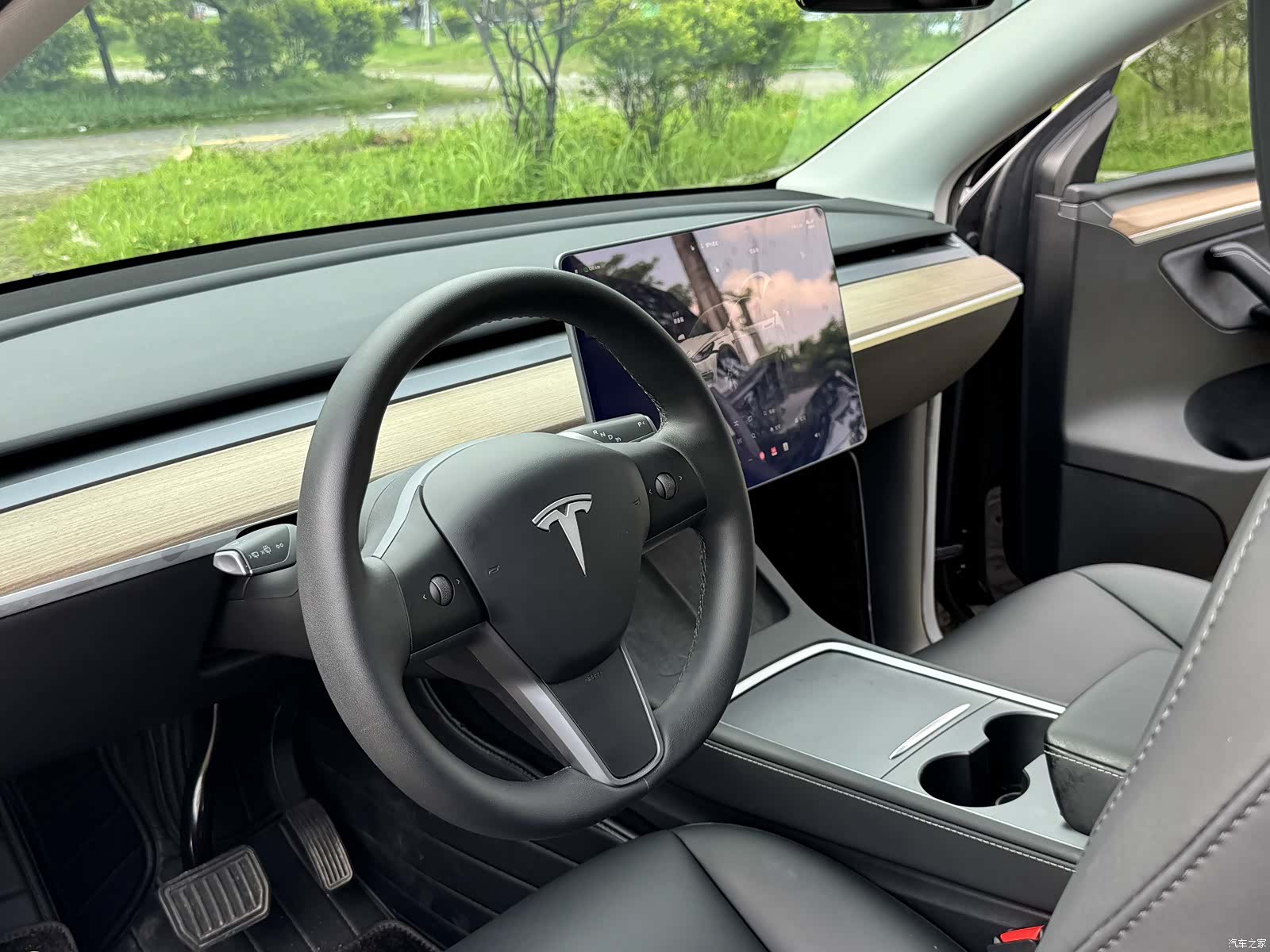 Tesla Model Y, 2023 14