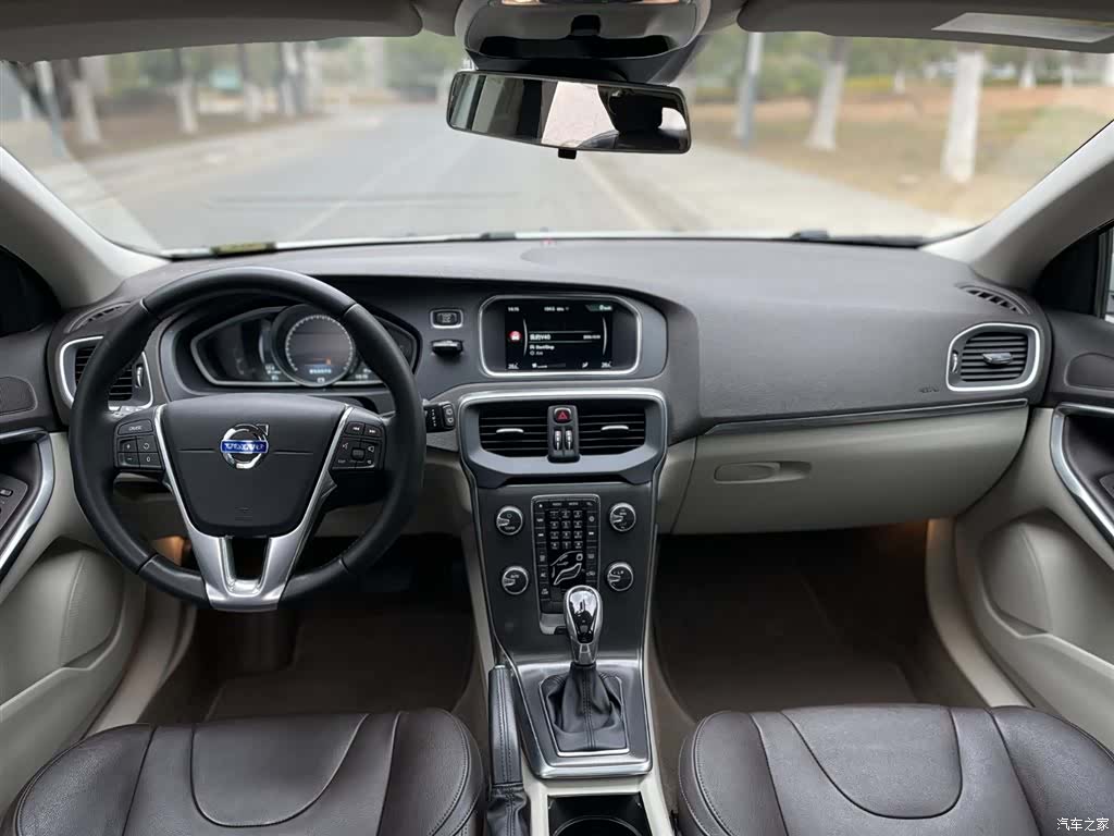 Volvo V40, 2015 13