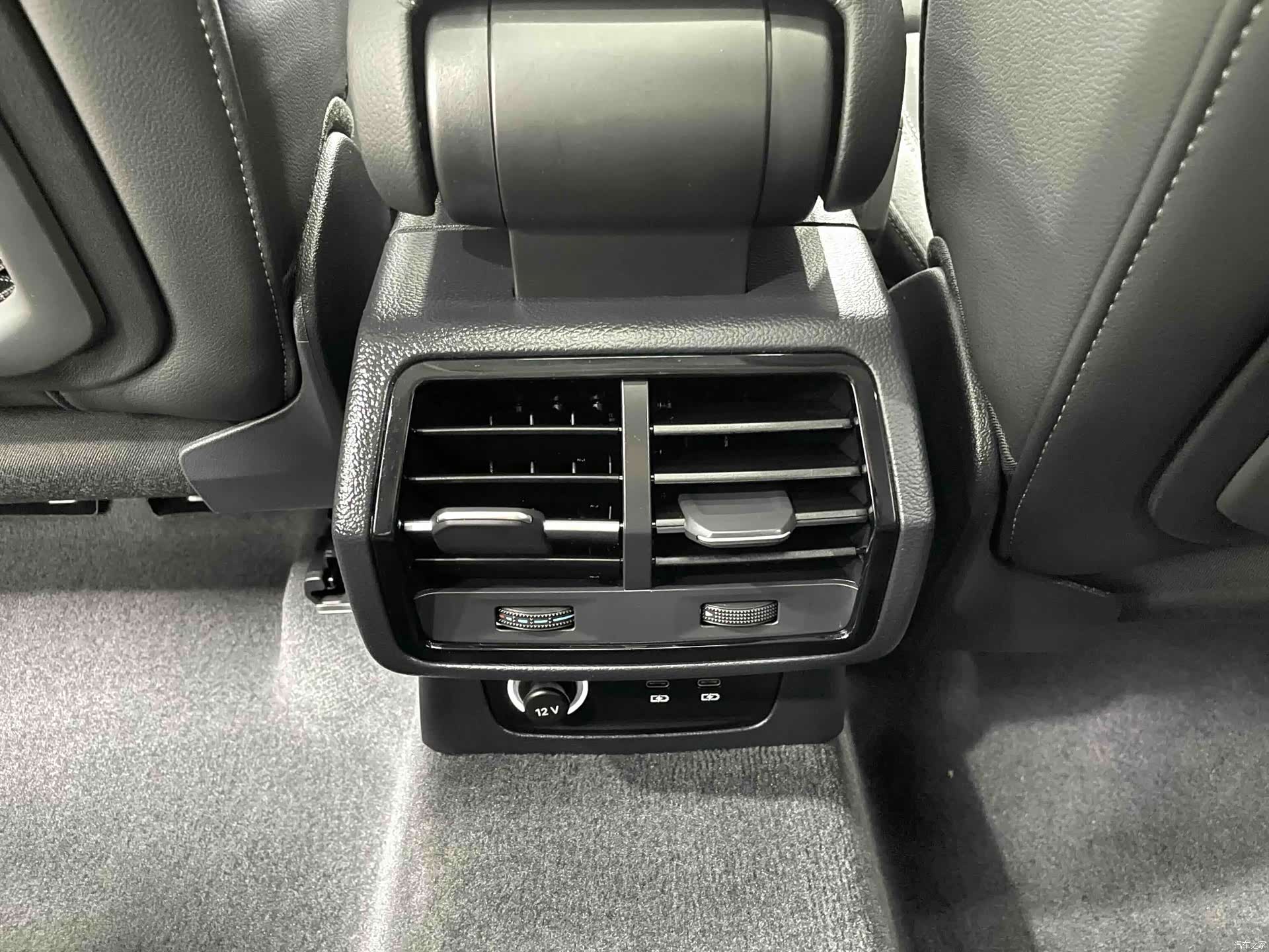 Audi Q3, 2022 11