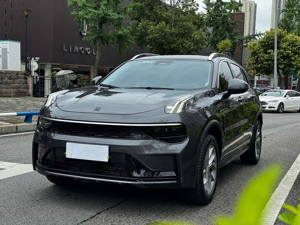 Lynk & Co 01