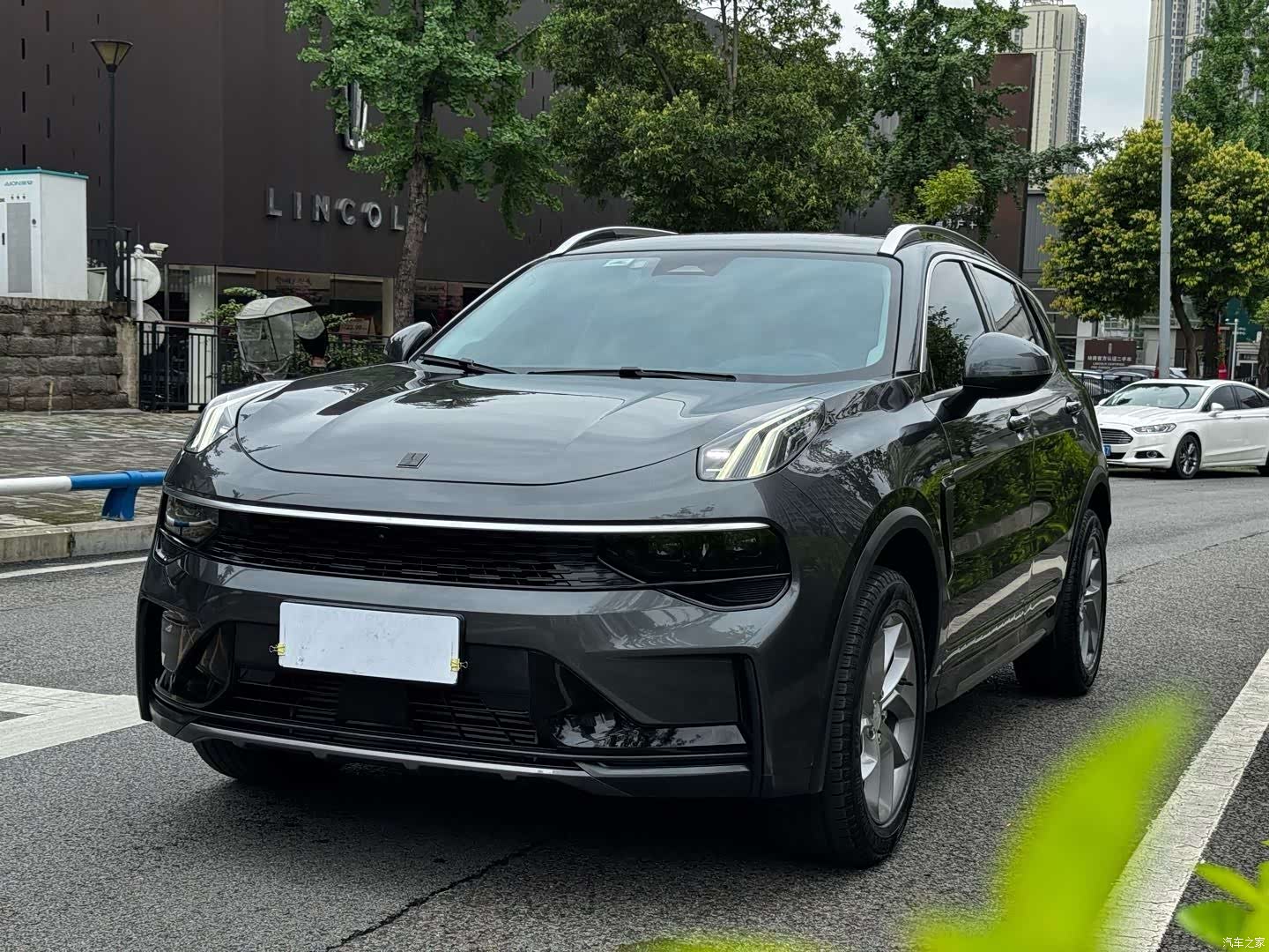 Lynk & Co 01