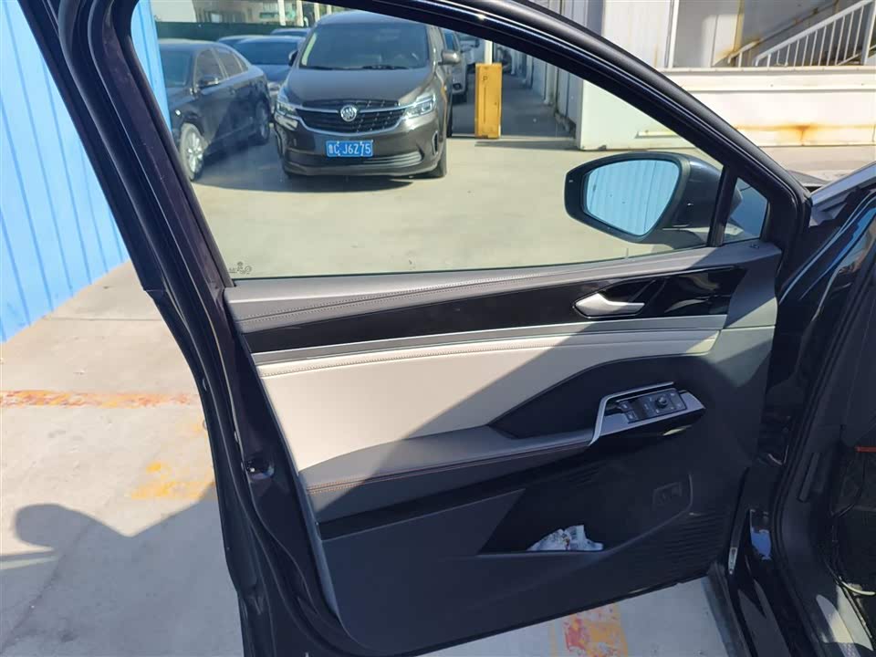 Volkswagen ID.6 CROZZ